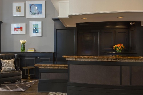 Staypineapple, An Iconic Hotel, The Loop image 3