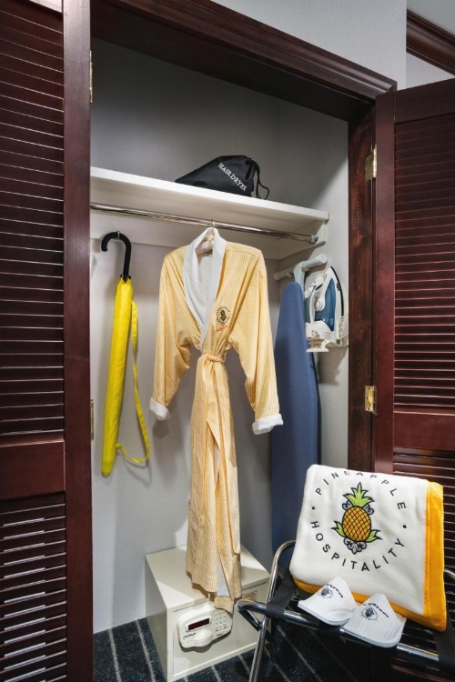 Staypineapple, An Iconic Hotel, The Loop image 9